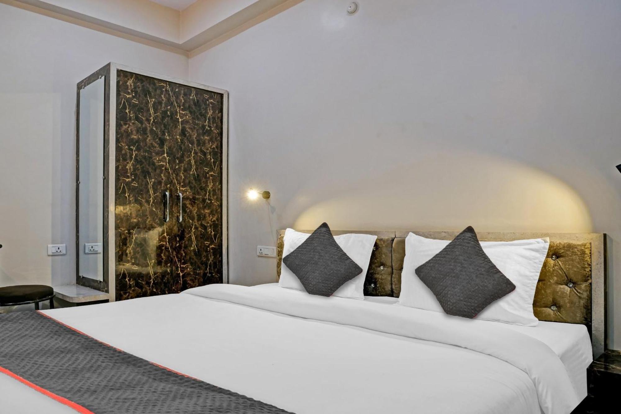Kakarmatha Townhouse Navneeta Grand酒店 外观 照片