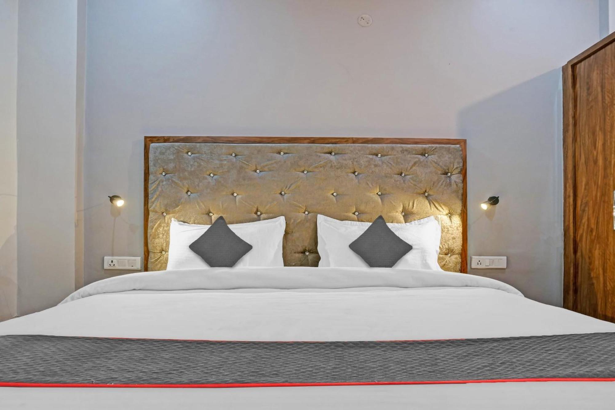 Kakarmatha Townhouse Navneeta Grand酒店 外观 照片
