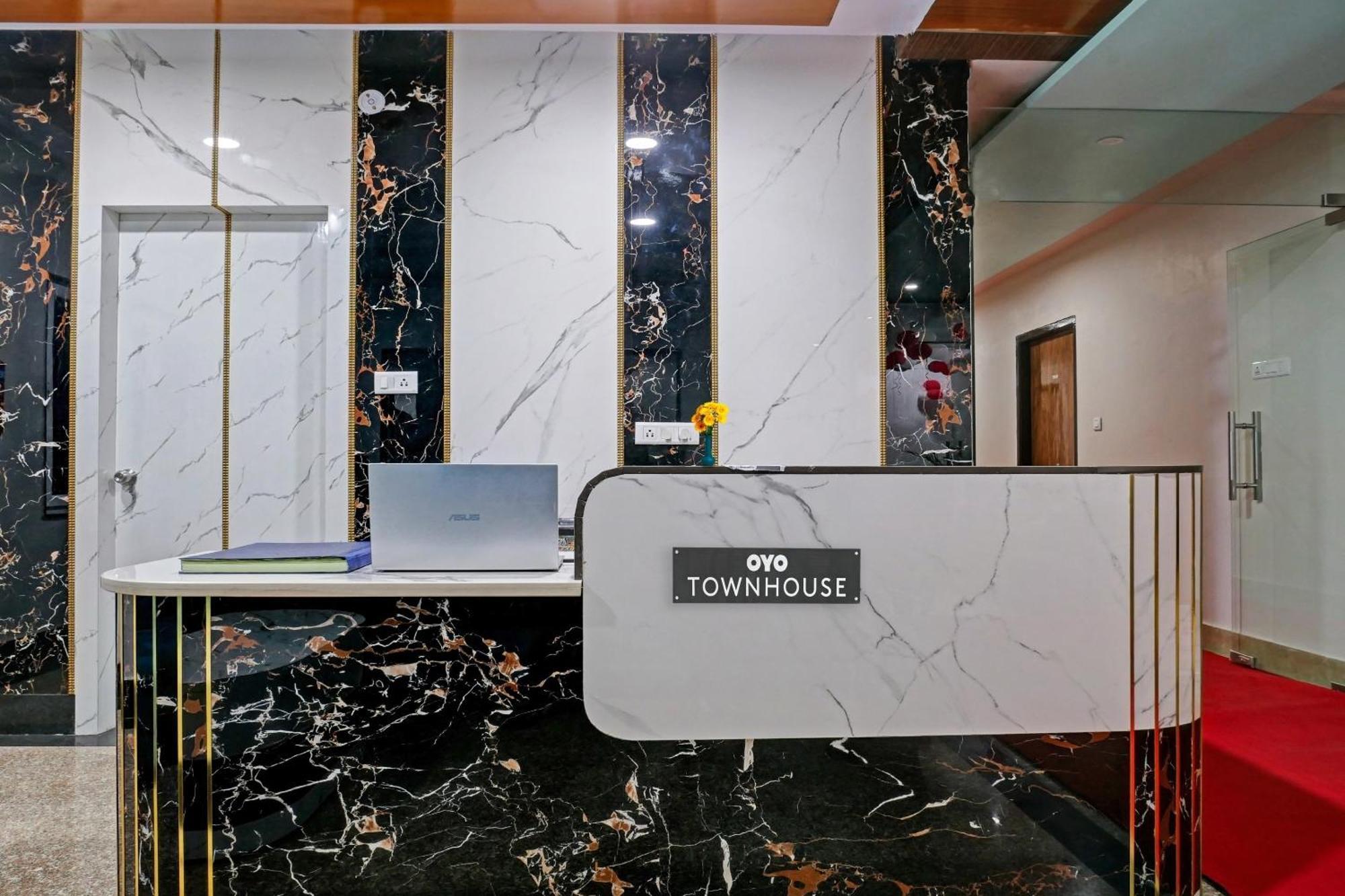 Kakarmatha Townhouse Navneeta Grand酒店 外观 照片