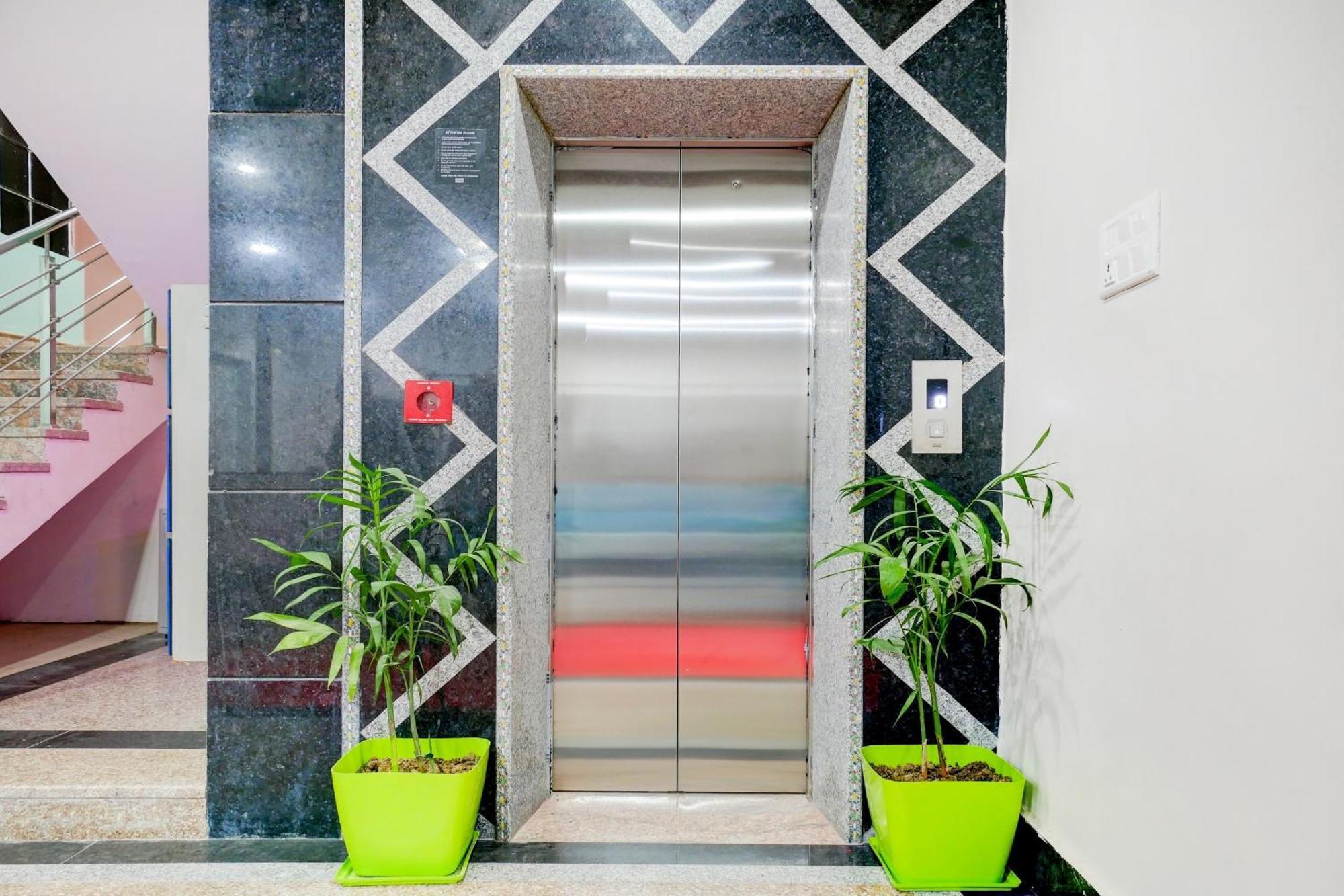 Kakarmatha Townhouse Navneeta Grand酒店 外观 照片